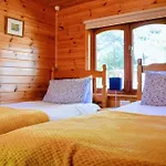 Secluded Pine Lodge 1