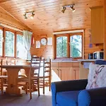 Secluded Pine Lodge 1