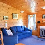 Secluded Pine Lodge 1