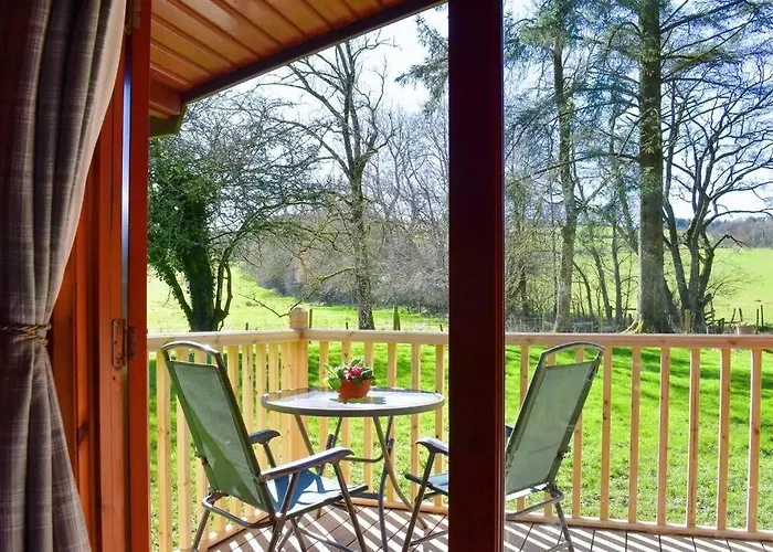 Secluded Pine Lodge 1